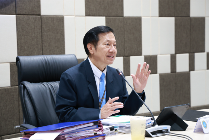 President and Vice Presidents Meet with Executives and Staff of University Independent Units