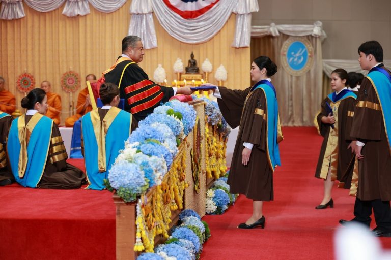 Suan Dusit University Holds the 2025 Graduation Ceremony