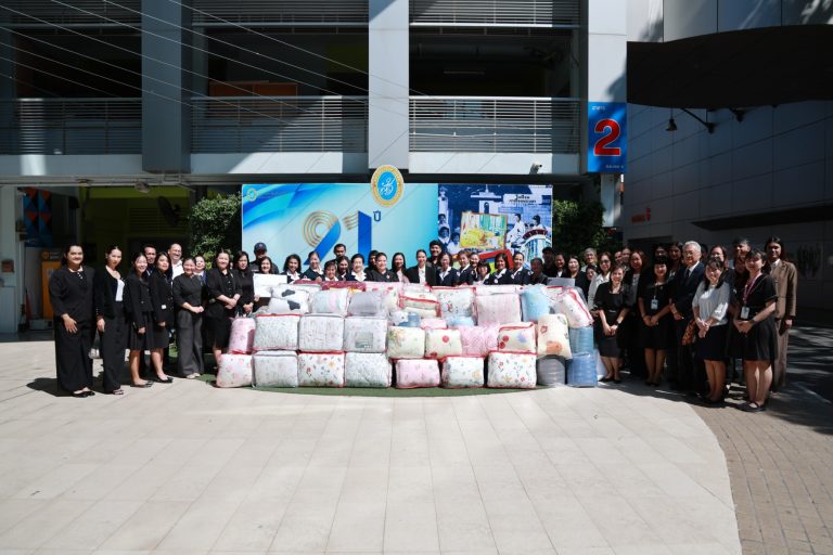 The School of Tourism and Services organizes the “Warm Heart Blankets” campaign for flood-affected residents in Southern Thailand, in collaboration with the Thai Red Cross Society’s Nakhon Nayok Provincial Chapter