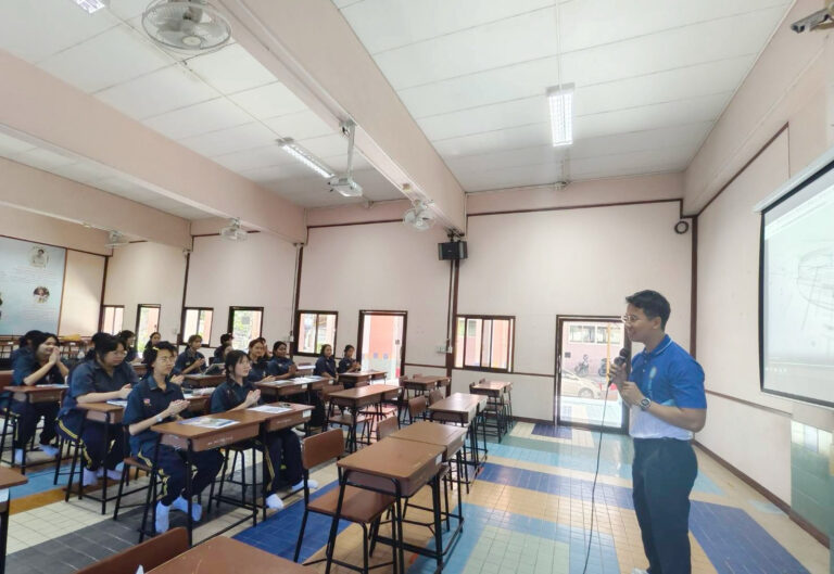 Suphan Buri Campus Provides Undergraduate Guidance and TCAS69 Admissions Information to Angthong Satri School Students