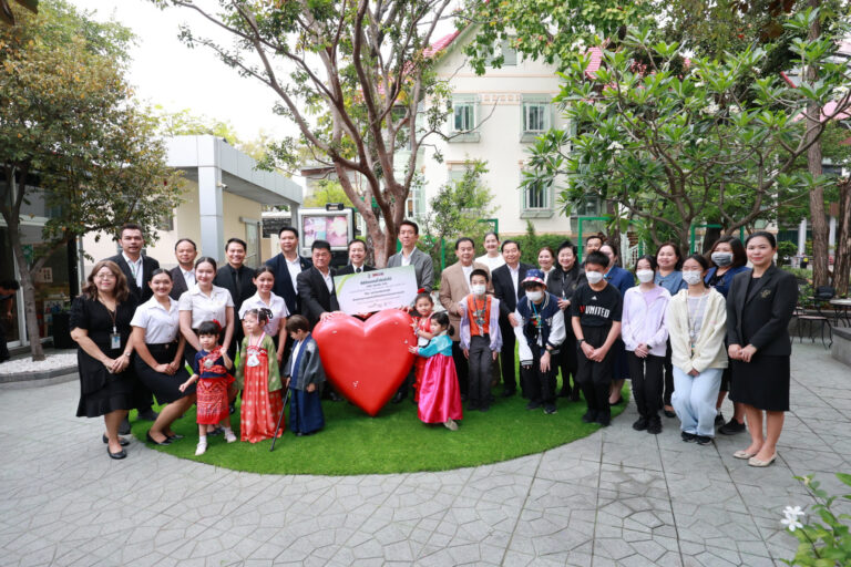 President of Suan Dusit University Plants Samet Daeng Tree