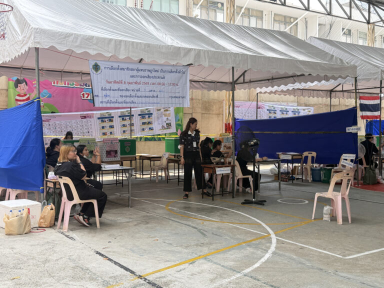 Suan Dusit University Sends Students to Serve as Polling Station Officials in Dusit and Phaya Thai Districts