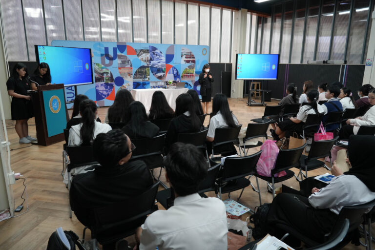 Faculty of Humanities and Social Sciences Holds Orientation and “Bye-Nior” Event for Fourth-Year Students