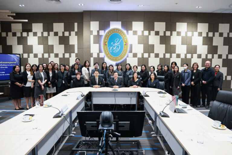Suan Dusit University organized a project to promote the engagement of personnel who graduated from overseas institutions.