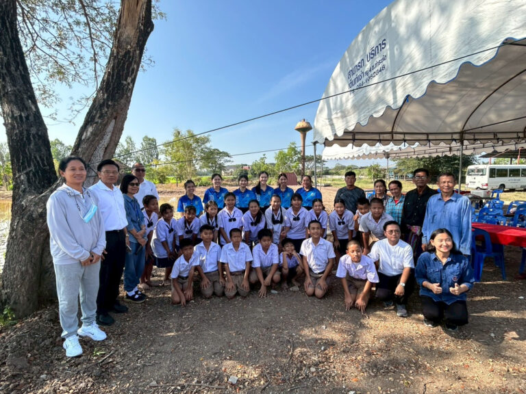 Suan Dusit University, Suphanburi Campus, organized a knowledge transfer activity on the conservation and utilization of Suphan Buri Hom Mali rice by leading staff and students to participate in rice planting at local paddy fields in Suphan Buri Province.