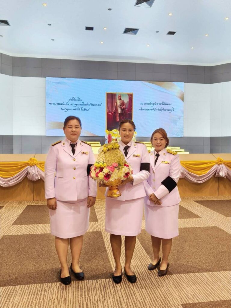 Suphanburi Campus of Suan Dusit University participated in the floral tribute and royal homage ceremony on the occasion of King Buddha Loetla Nabhalai Memorial Day 2026.