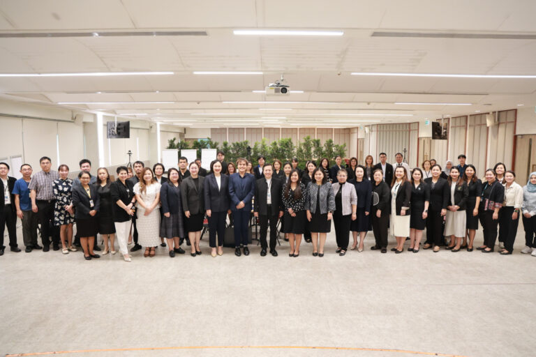 The Human Capital Development Center of Suan Dusit University organized a workshop on Social Impact Assessment (SIA) and Social Return on Investment (SROI), aiming to promote sustainable development.