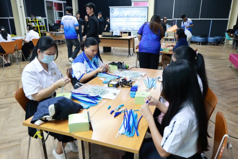 ILAC Holds Applied Garland Art Workshop