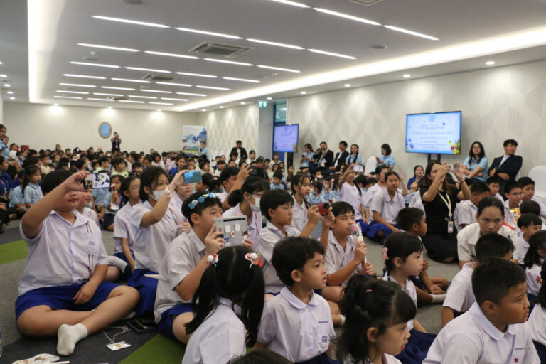 La-or Utis Nakhon Nayok Marks Graduation Day for K3 and Grade 6