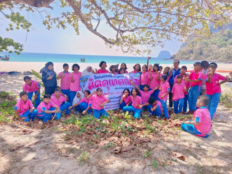 Tourism Program Lecturer Gives Training on Koh Mook