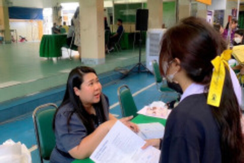 LINE_ALBUM_แนะแนวการศึกษา-โรงเรียนมัธยมวัดธาตุท_๒๔๐๒๐๓_11