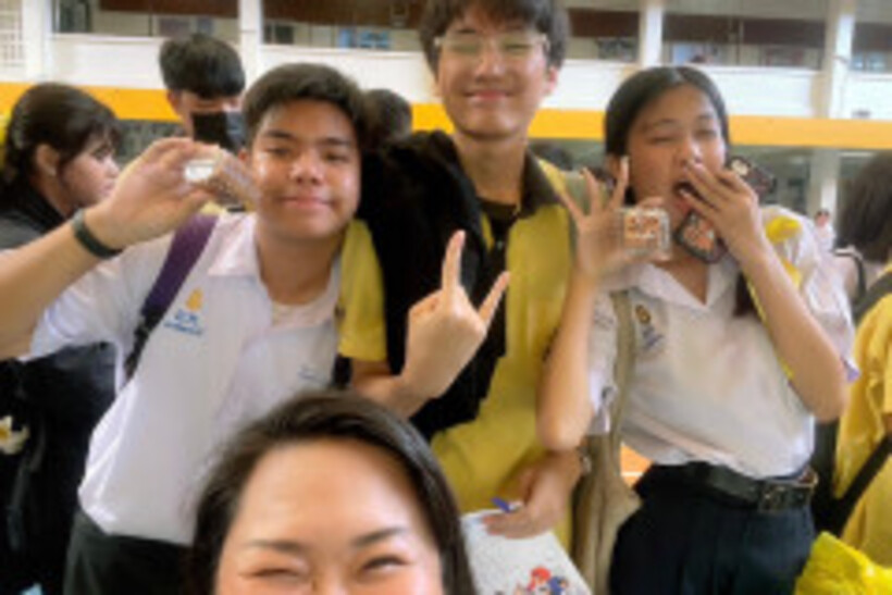 LINE_ALBUM_แนะแนวการศึกษา-โรงเรียนมัธยมวัดธาตุท_๒๔๐๒๐๓_13