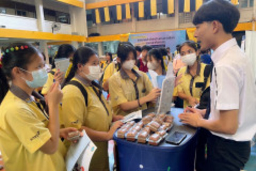 LINE_ALBUM_แนะแนวการศึกษา-โรงเรียนมัธยมวัดธาตุท_๒๔๐๒๐๓_6