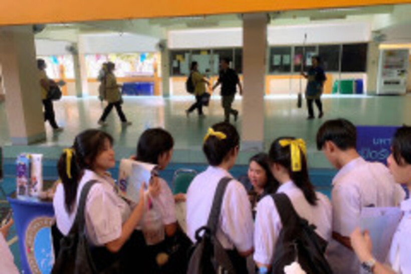 LINE_ALBUM_แนะแนวการศึกษา-โรงเรียนมัธยมวัดธาตุท_๒๔๐๒๐๓_9