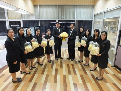 มอบดอกไม้จันทร์10ตค._171011_0002