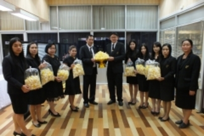 มอบดอกไม้จันทร์10ตค._171011_0003