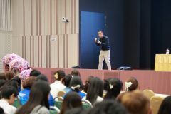 1X1A2477_resize