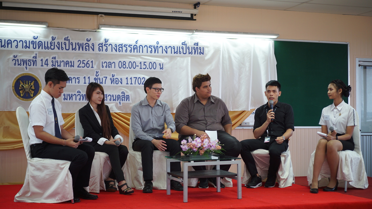 9.ตัวแทนศิษย์เก่าขึ้นเวที