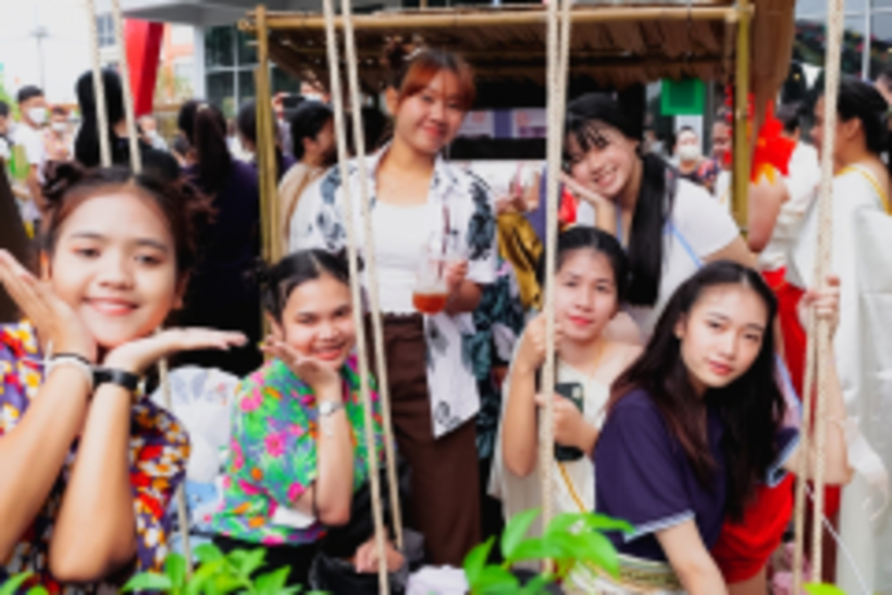 LINE_ALBUM_La-or-market_230316_315