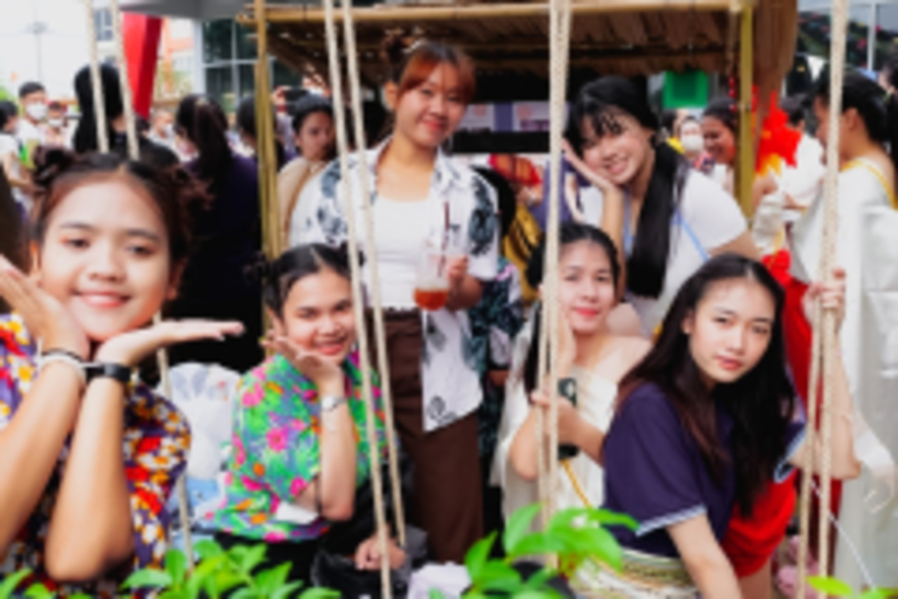 LINE_ALBUM_La-or-market_230316_316