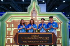 P1358077
