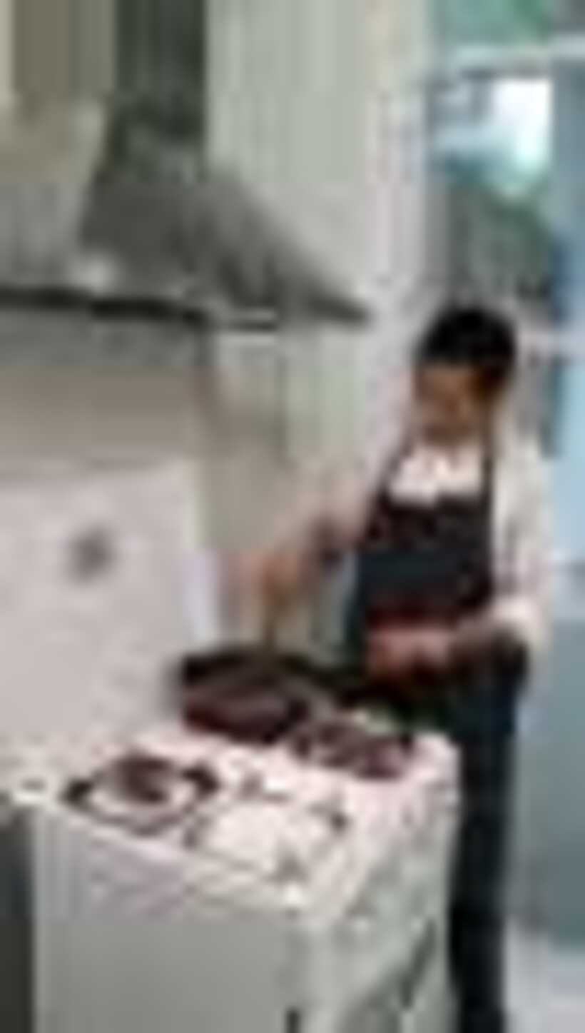 10835