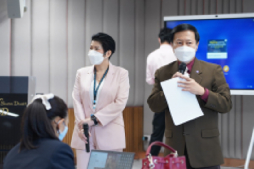 LINE_ALBUM_180165_220118_127