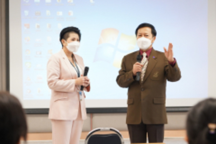 LINE_ALBUM_180165_220118_136