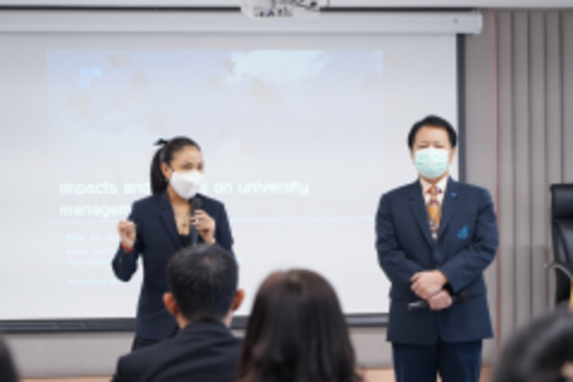 LINE_ALBUM_190165_220119_131