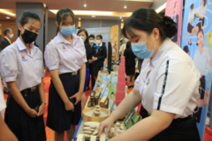 LINE_ALBUM_04-07-2565-พิธีลงนามความร่วมมือกับโรงเรียน_299