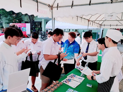 LINE_ALBUM_ส.ธ._240212_4