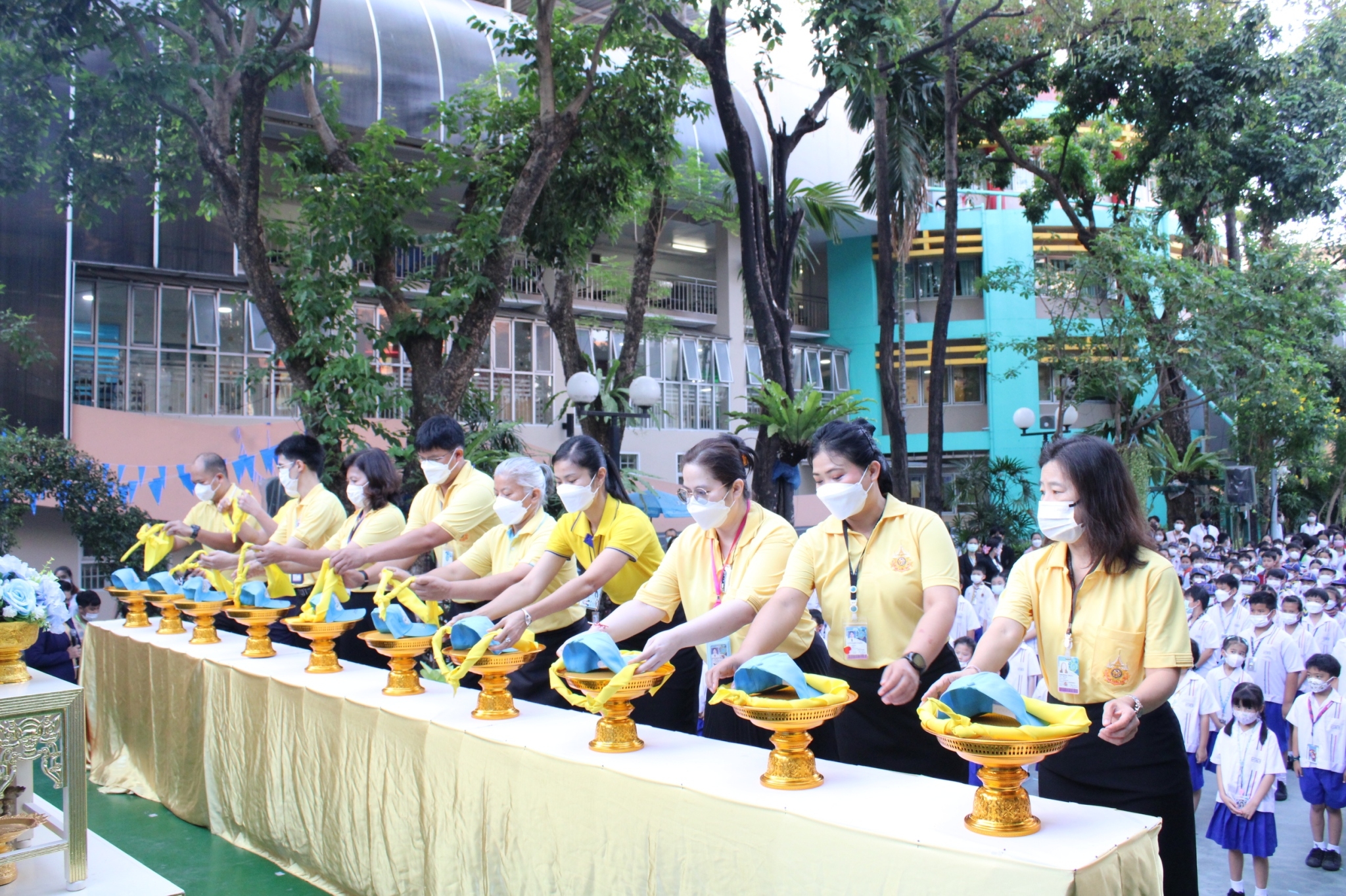 LINE_ALBUM_พิธีรับมอบหมวกและผ้าพันคอจิตอาสาพระร_240229_105