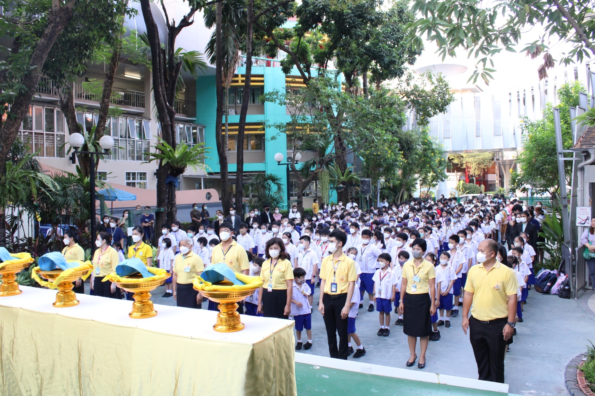 LINE_ALBUM_พิธีรับมอบหมวกและผ้าพันคอจิตอาสาพระร_240229_111
