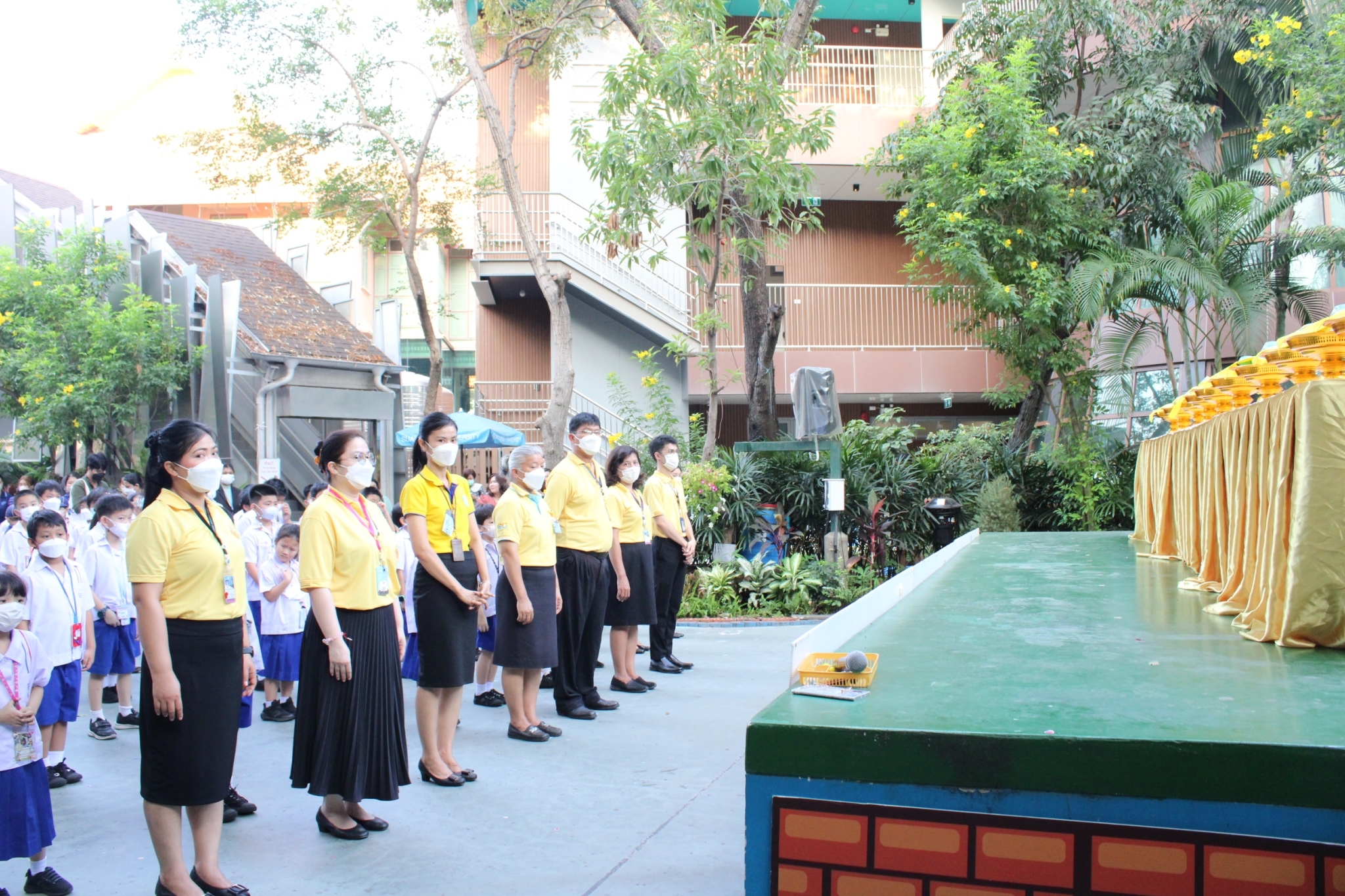 LINE_ALBUM_พิธีรับมอบหมวกและผ้าพันคอจิตอาสาพระร_240229_126