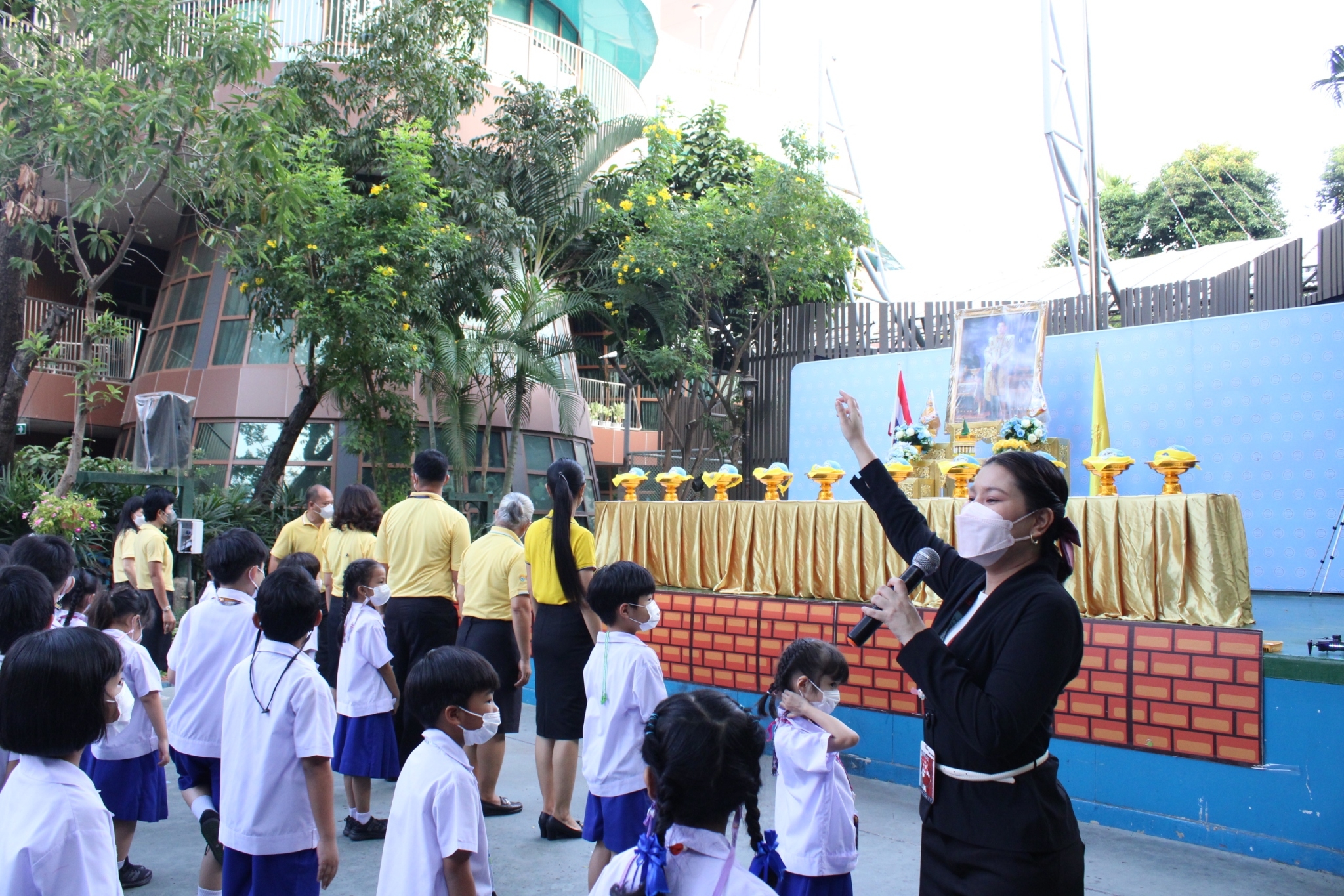 LINE_ALBUM_พิธีรับมอบหมวกและผ้าพันคอจิตอาสาพระร_240229_133