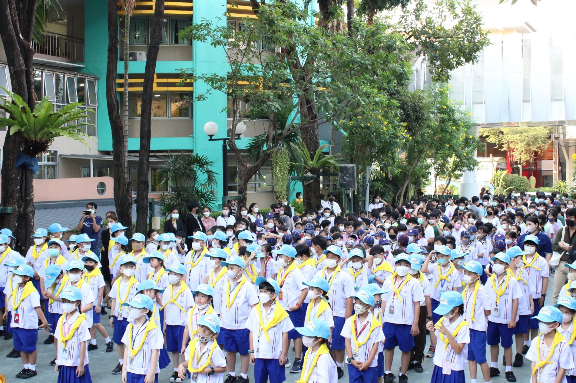 LINE_ALBUM_พิธีรับมอบหมวกและผ้าพันคอจิตอาสาพระร_240229_38
