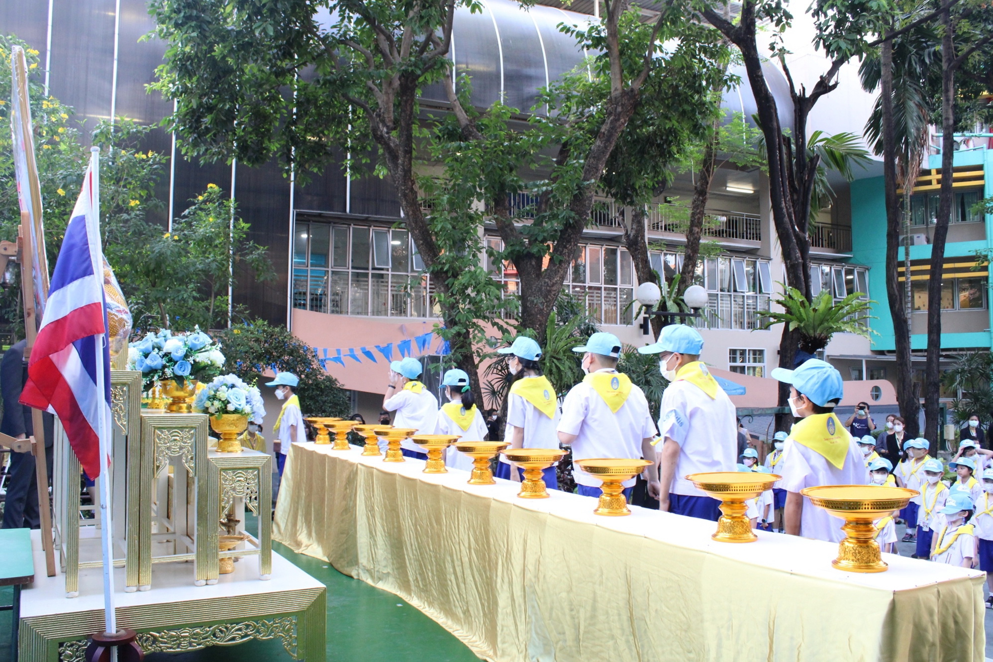 LINE_ALBUM_พิธีรับมอบหมวกและผ้าพันคอจิตอาสาพระร_240229_39