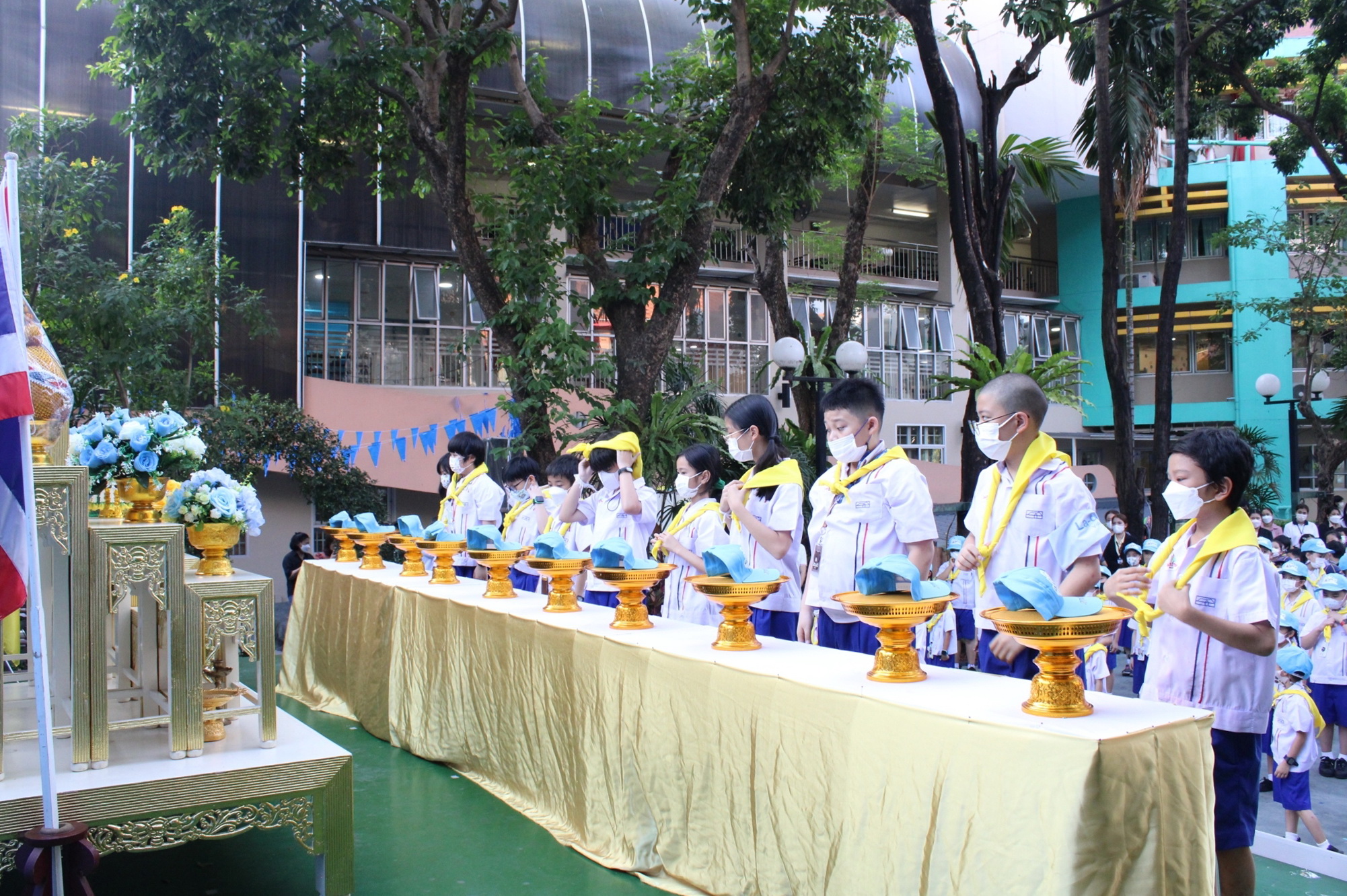 LINE_ALBUM_พิธีรับมอบหมวกและผ้าพันคอจิตอาสาพระร_240229_44