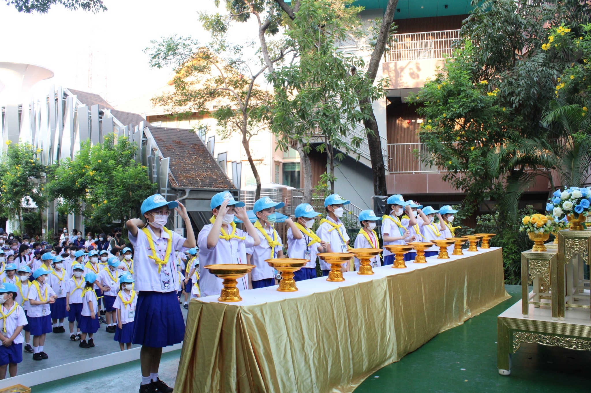LINE_ALBUM_พิธีรับมอบหมวกและผ้าพันคอจิตอาสาพระร_240229_47