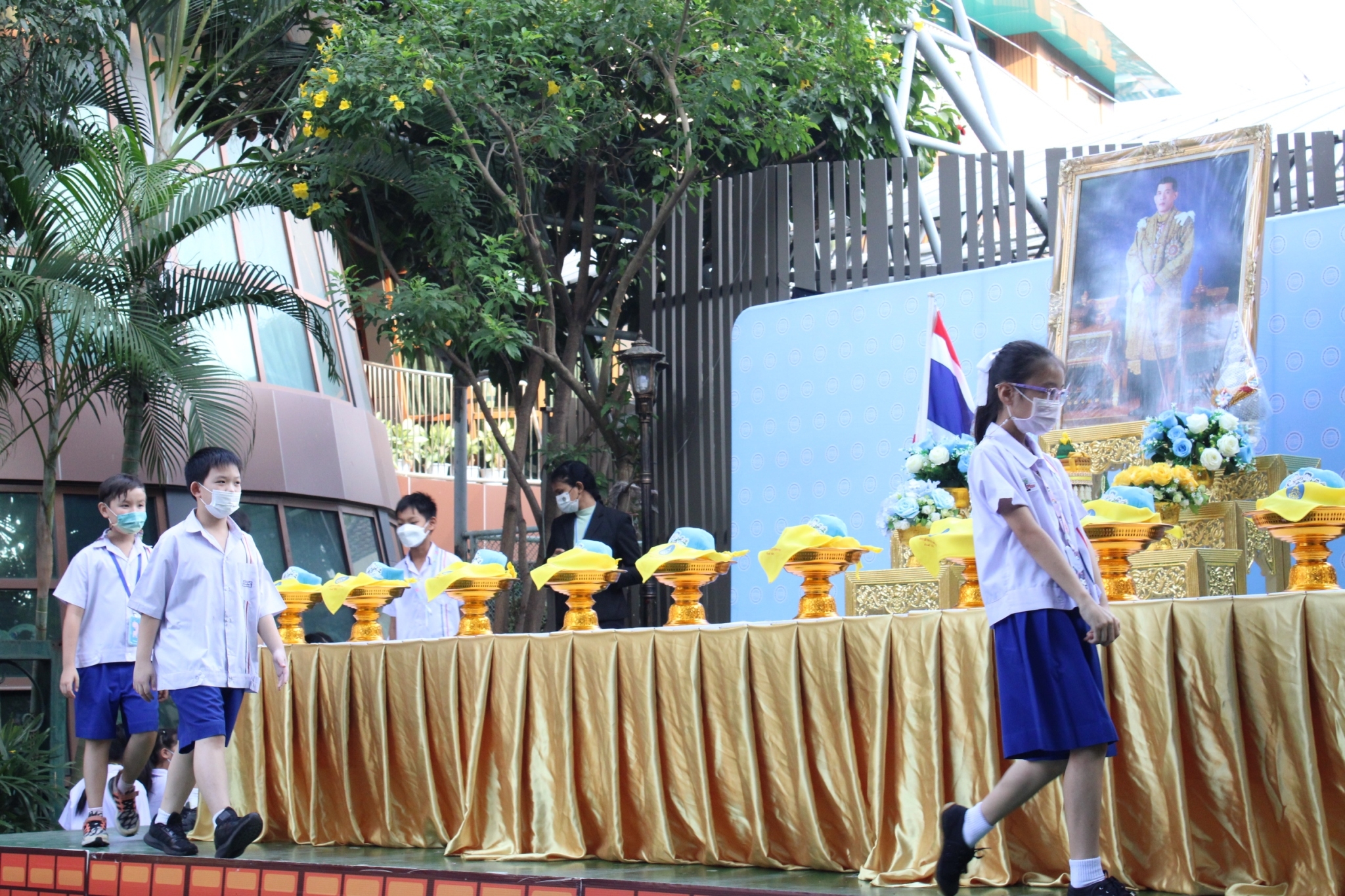 LINE_ALBUM_พิธีรับมอบหมวกและผ้าพันคอจิตอาสาพระร_240229_51
