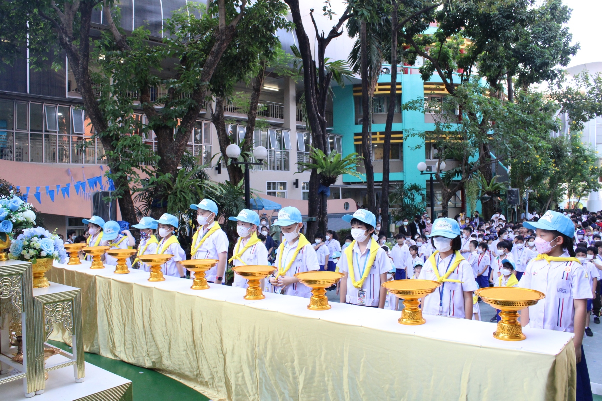LINE_ALBUM_พิธีรับมอบหมวกและผ้าพันคอจิตอาสาพระร_240229_70