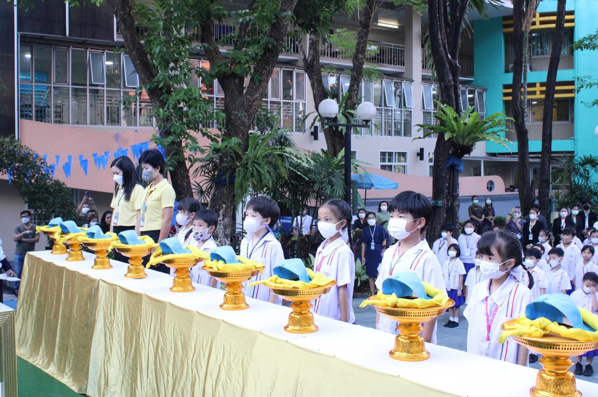 LINE_ALBUM_พิธีรับมอบหมวกและผ้าพันคอจิตอาสาพระร_240229_89