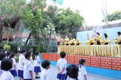 LINE_ALBUM_พิธีรับมอบหมวกและผ้าพันคอจิตอาสาพระร_240229_135