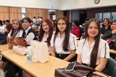 LINE_ALBUM_English-Karaoke-Singing-Contest_260811_71