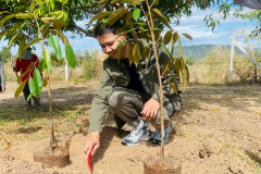 LINE_ALBUM_221268_251222_207