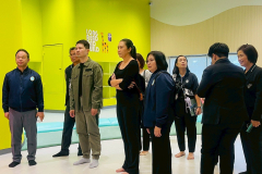 LINE_ALBUM_221268_251222_240