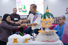 P1353158