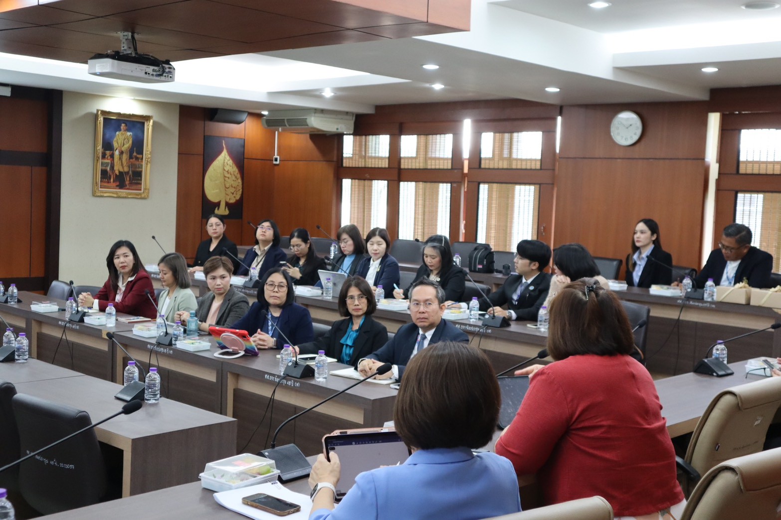 LINE_ALBUM_211068_251024_30