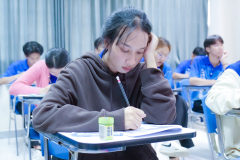 P1351948