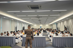LINE_ALBUM_หนี-ซ่อน-สู้_260825_188